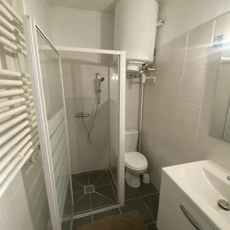 Centre Ville, Proche Cite Medievale Apartment *
